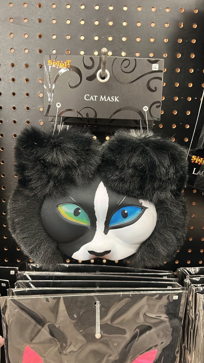 DanielCervus's tweet photo. Since when therians got their attention?
#therian #SpiritHalloween https://t.co/hdHNDAPApO