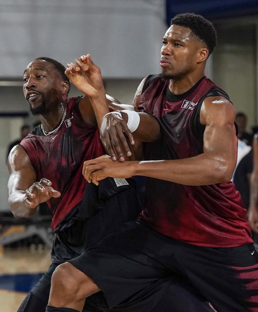HeatvsHaters's tweet photo. BRING ON

@KingJames @JoelEmbiid 
@KarlTowns 
@jaytatum0 @Yg_Trece 
@kawhileonard @ScottBarnes561 

WE COMING https://t.co/1i7R5qPav7