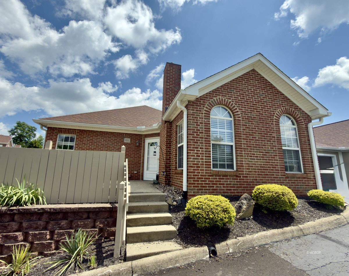 AthensOHRealtor's tweet photo. Sold: 101 Wyngate Dr, The Plains. This 2-bed, 2-bath remodeled condo sold for $202,500. #Sold
https://t.co/vEaoJBsIlo https://t.co/kxfQVeSXZ9