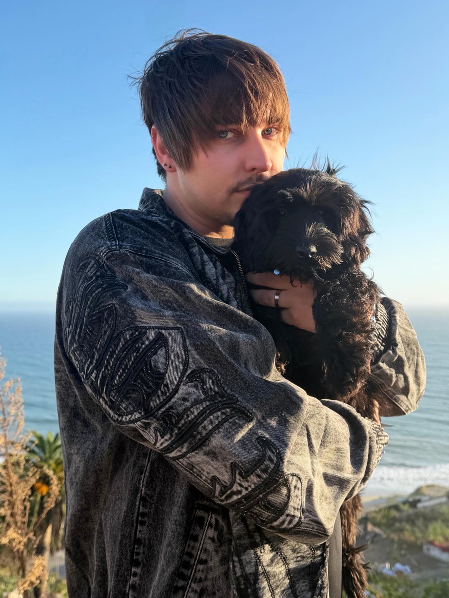 ColbyBrock's tweet photo. this is Captain 💙 https://t.co/hG4qhs5Svw