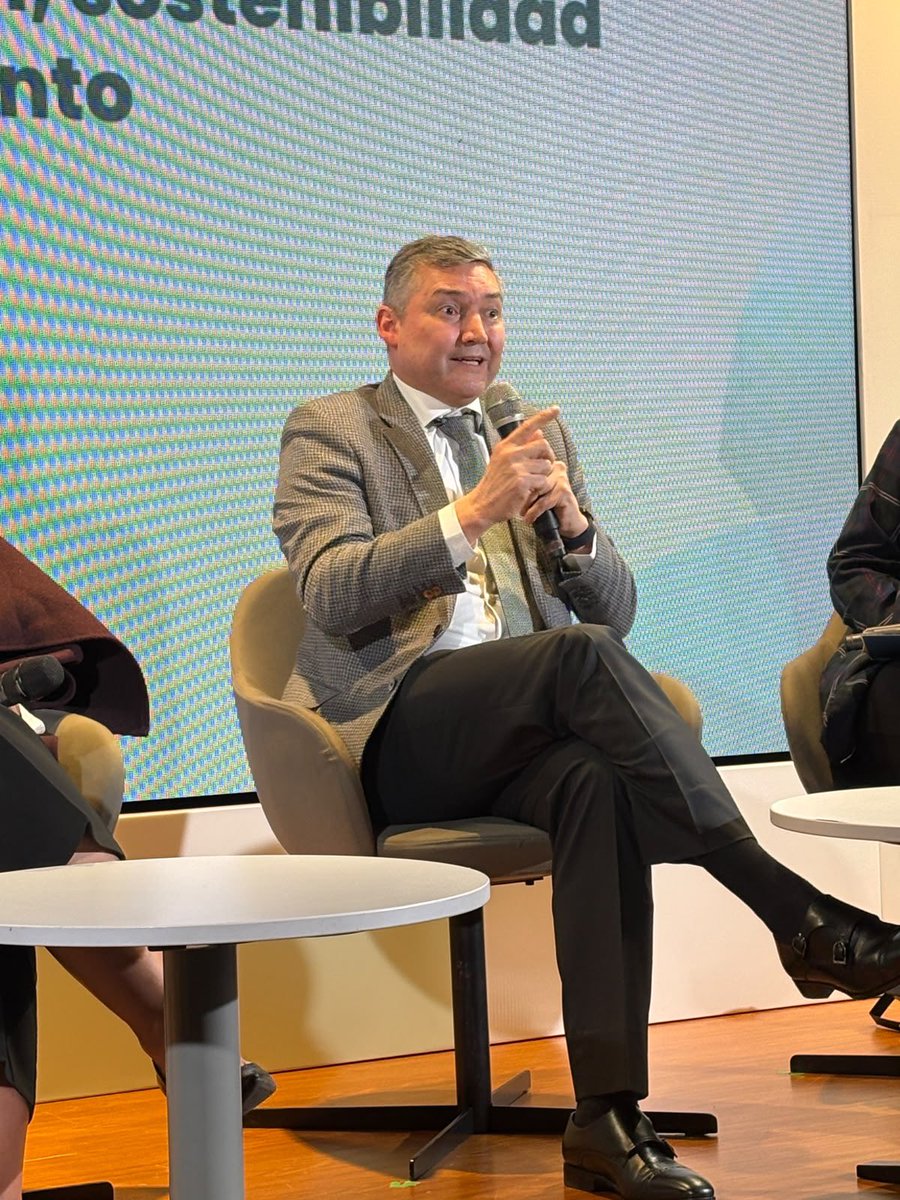 CECODES's tweet photo. Nuestro Director Ejecutivo, @sergiorengifo, participó del panel “Empresas con propósito: innovación, sostenibilidad y crecimiento”, donde compartió con Lina González, Directora de Sostenibilidad de nuestra empresa asociada @grupoaval. 

Allí @sergiorengifo aportó su visión sobre el fortalecimiento de la sostenibilidad por parte del sector privado colombiano. 

“Es clave el convencimiento de la alta dirección en temáticas de sostenibilidad, así se trasciende no solo con sus colaboradores, sino también con sus grupos de interés. Es a partir de la información que se deben tomar decisiones, y por medio de estas decisiones pasar a la acción, buscando el desarrollo sostenible de los territorios”, afirmó durante su intervención.