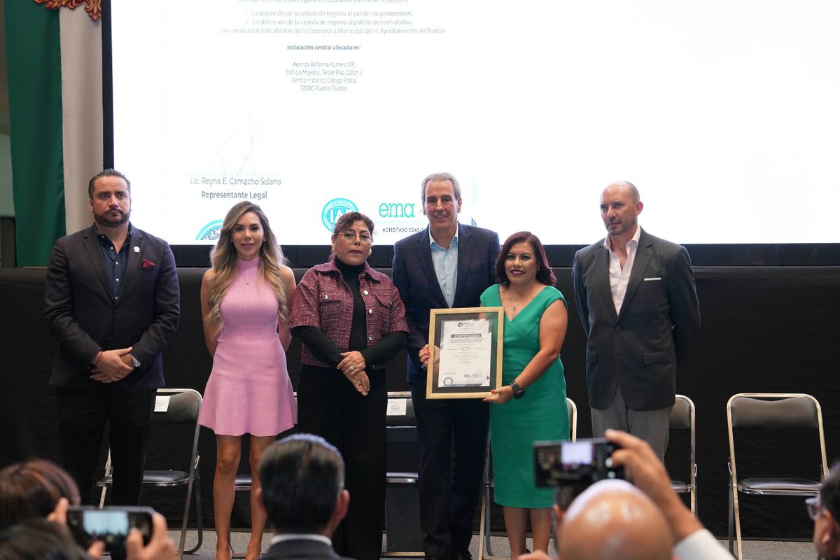 TodoCholulaMX's tweet photo. Puebla capital fortalece sus controles antisoborno con la actualización de su Sistema de Gestión a la Norma ISO 37001:2025.
@pepechedrauimx  destacó que esta certificación acredita mecanismos para prevenir, detectar y atender posibles actos de soborno. https://t.co/MU5PhPOA1I