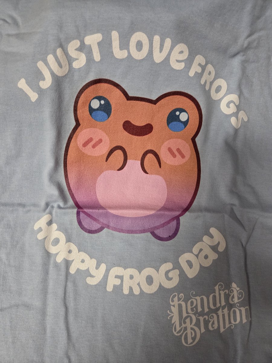 27jayway's tweet photo. I just got my Kendra Vfroglet T-shirt from Mim's Froggy Charity Merch Drop! Its so awesome! Only two days left to get your Kendra froggy shirt and lots of other great froggy things to help a great cause.
@Voxs_Faegirl @GamingWithMim https://t.co/46EFfL0ZpZ
