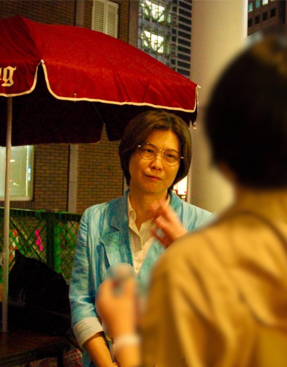 asakayuka's tweet photo. 2026.9.29
【横浜駅】
昨日、18:00〜18:30の短い宣伝だったにもかかわらず、街頭対話に参加したみなさんから、たくさんの声が寄せられました✨

「これまではあさかさんを一方的に見ていただけだったので、実際に話せて本当にうれしかった。最後まで一緒に頑張りたい」

「仕事で横浜市内の住宅街を回ることが多いので、あさかさんのチラシも自分で広げたい」

実際にチラシを渡しながら話してみると、
「まわりの流れで自民党を支持している人も多い」
「昔は共産党ももっと強かったんだけどね」
など、いろいろな話を聞かせてくれたと��

最後には「知り合いにも渡してみる」と、追加でチラシを持ち帰ってくれた方も。

若い方が「聞きたいことがある」と立ち寄り、あさかさんと直接話す場面もありました。
「質問がある人が気軽に来られる雰囲気がいい。もっとこういう場所が広がってほしい」との声も。

ほかにも、
「ママ友に直接チラシを渡したい」
「市外だけど応援に来ました」
「300枚預かってポスティングします！」
と、応援の輪がどんどん広がっています。

うちわやペンライトを持って立つと、多くの人がこちらを見てくれたとの声も。
「まず何をやっているのか気づいてもらう」工夫も大事です。

一人ひとりの「自分にできること」が、大きな力になります。

#あさか由香
#横浜
