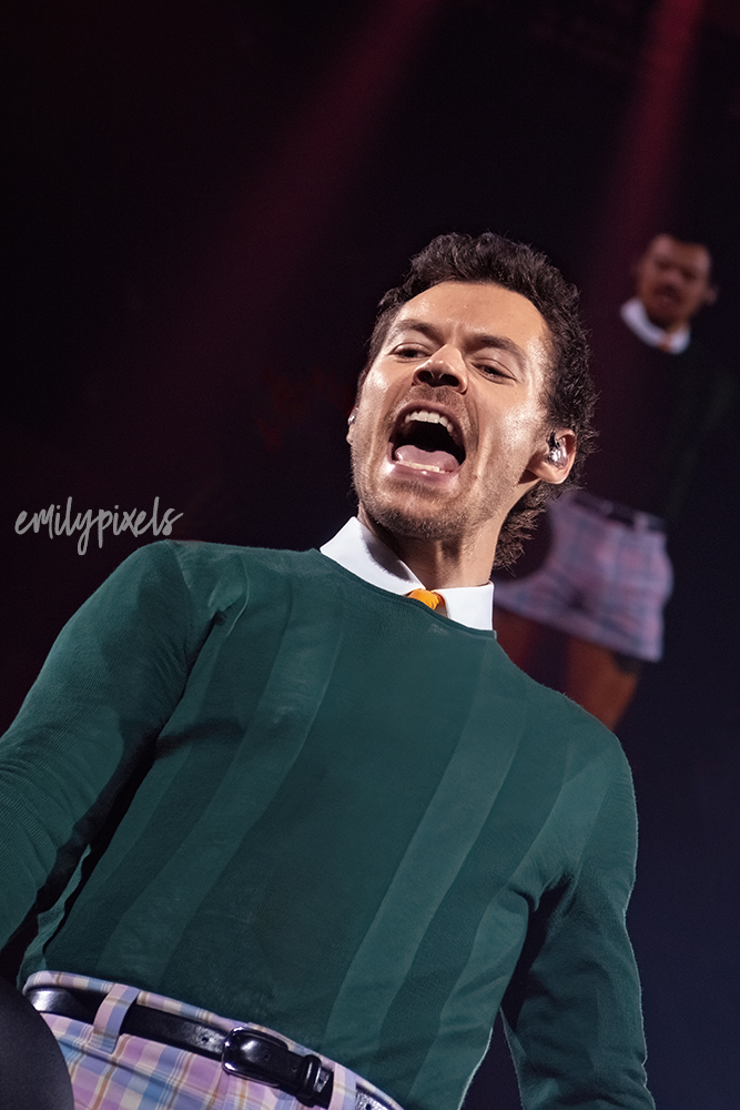 emilypixels's tweet photo. Harry Styles (Together Together Tour - NYC, Night 15). #TogetherTogetherNYC https://t.co/90yKaFHcEw