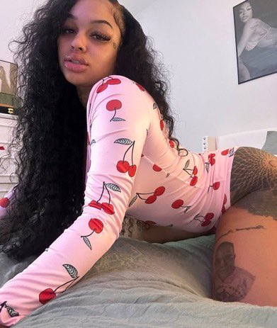 TheresaCol3w's tweet photo. 💋 Come for the beauty, stay for the bad behavior. 😏🔥 https://t.co/uk573lV1NV