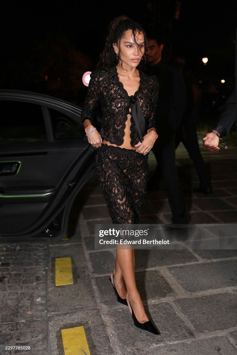 zkravitzsource's tweet photo. more of zoë attending the ysl fashion show in paris tonight https://t.co/7hx40fYWj5