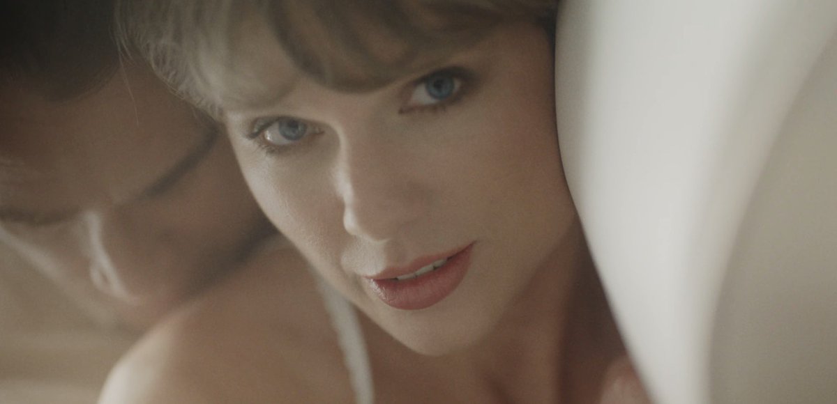 taylorswiftbr's tweet photo. TAYLOR SWIFT. https://t.co/7CVd79IJar