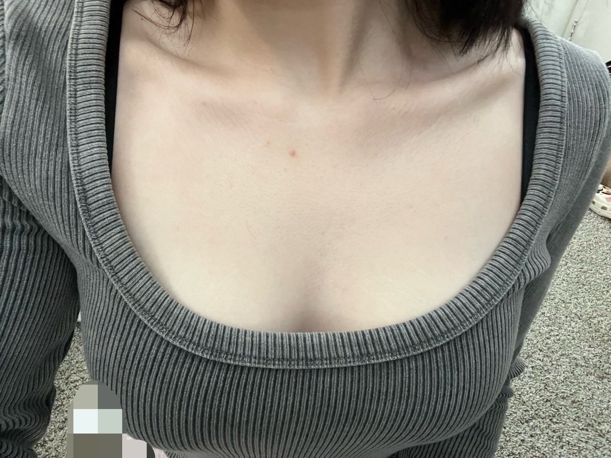 prettiestbone's tweet photo. Collar bone bc for #edrtwt (non edrtwt dni) https://t.co/L7LRZuZhgc