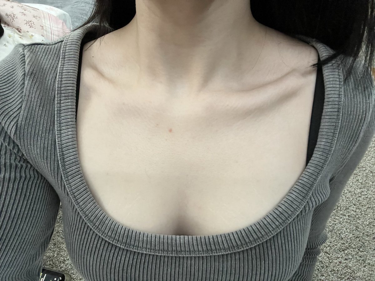 prettiestbone's tweet photo. Collar bone bc for #edrtwt (non edrtwt dni) https://t.co/L7LRZuZhgc