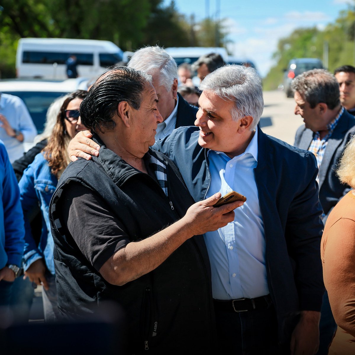 MartinLlaryora's tweet photo. El Plan 100 Cuadras no significa solamente colocar pavimento. Cada intervención contempla la adaptación de desagües, la construcción de cordón cuneta, el mejoramiento de veredas y la incorporación de señalización para brindar mayor #SeguridadVial y optimizar la circulación.

Las #obras se planifican por etapas, sobre la base de evaluaciones técnicas y de la participación de los vecinos, priorizando aquellos sectores que más necesitan mejorar su conectividad.

Sabemos que la #infraestructura es una herramienta fundamental para el progreso: conecta los barrios, brinda más seguridad, acerca oportunidades y acompaña el crecimiento de cada comunidad. Por eso, aun en un contexto difícil, en #Córdoba seguimos trabajando, gestionando e invirtiendo para que el desarrollo llegue a cada rincón de la provincia.

#HacerParaCrecer