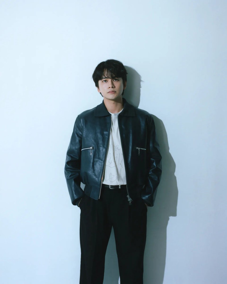 GQJAPAN's tweet photo. #北村匠海「大地はタトゥーをしていますが、通常であれば毎日の撮影が終わるごとに落とすのが基本です。ですが今回、あえて落とさないアプローチをとりました。そうすると風呂にも長く浸かれず、洗うのも大変です」
https://t.co/YOHu8gR19T

@shibire_movie #映画しびれ https://t.co/hz79fucVKO