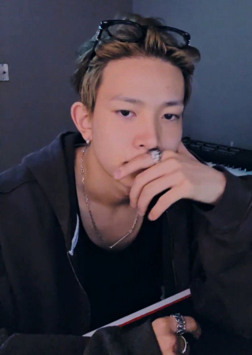 deathcfme's tweet photo. one of his hottest looks ever.. 250930 remains in the heestory books https://t.co/kEfQmbg97J