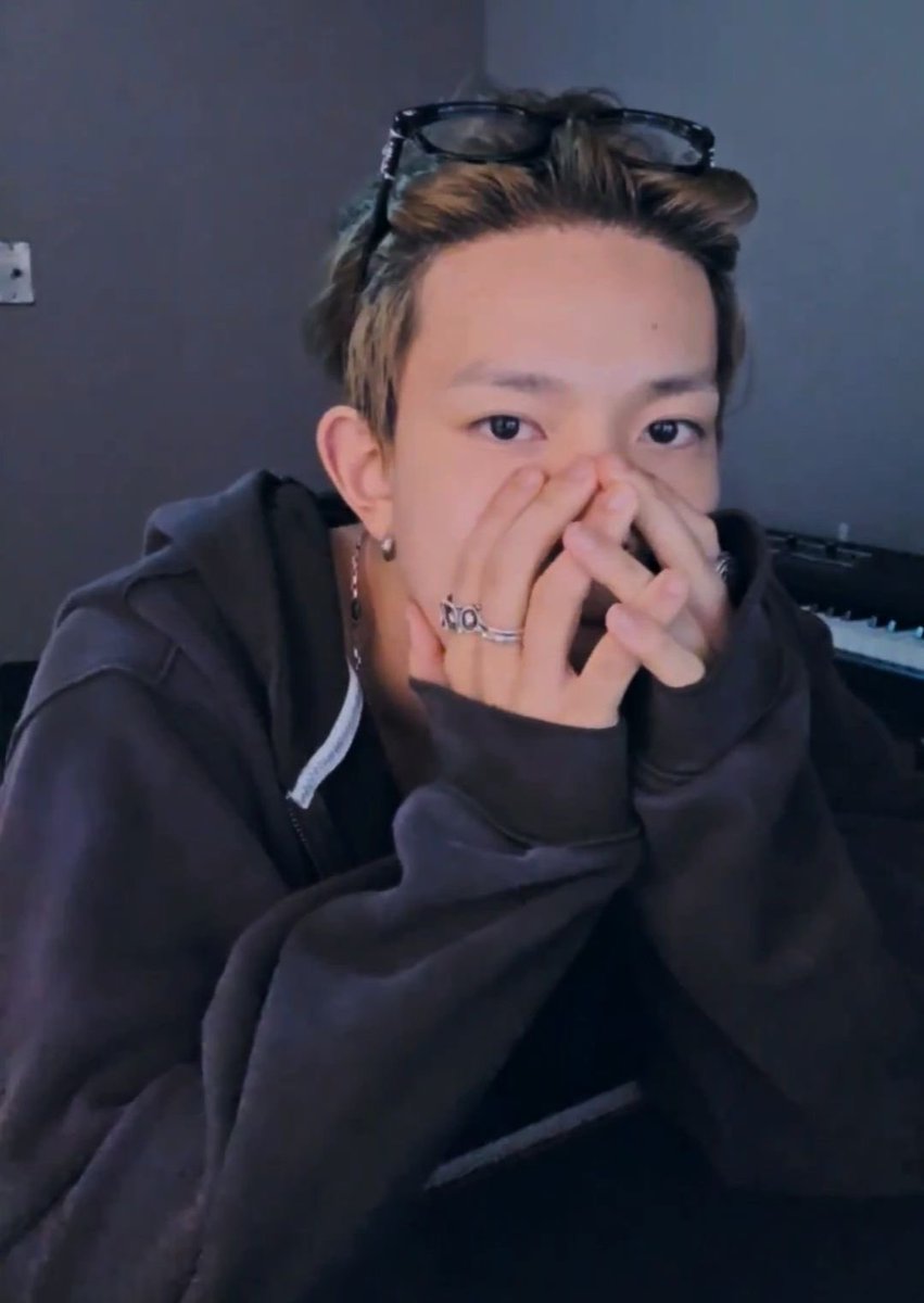 deathcfme's tweet photo. one of his hottest looks ever.. 250930 remains in the heestory books https://t.co/kEfQmbg97J