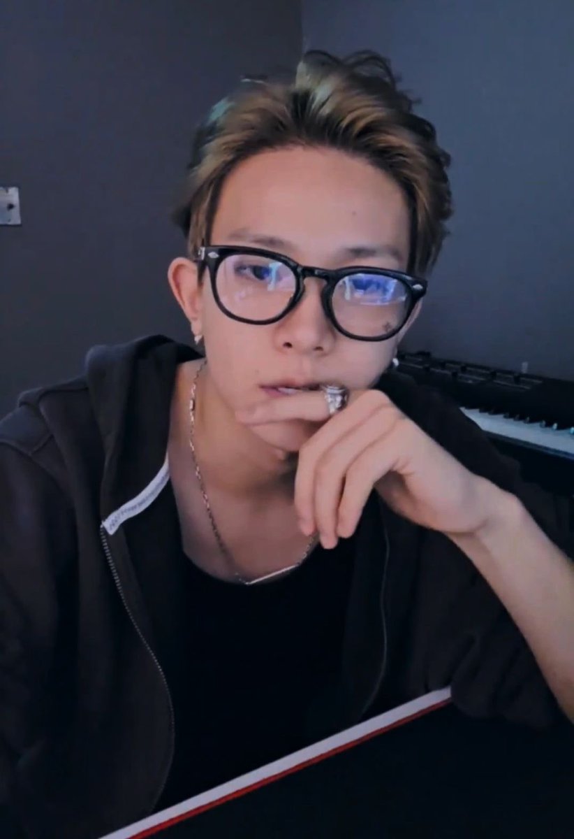deathcfme's tweet photo. one of his hottest looks ever.. 250930 remains in the heestory books https://t.co/kEfQmbg97J