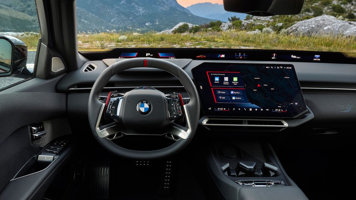 MotorWeek's tweet photo. . @BMWUSA has finally shared the details on the U.S. spec 2027 3 Series and i3 models. Both gas and electric models use the Neue Klasse design philosophy.

READ MORE: https://t.co/wveUZkIc1b https://t.co/8QYt6gxJrB