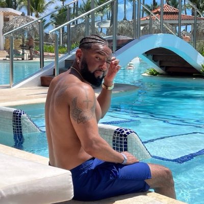 KingLuave's tweet photo. #NewProfilePic https://t.co/03xQs1xqav