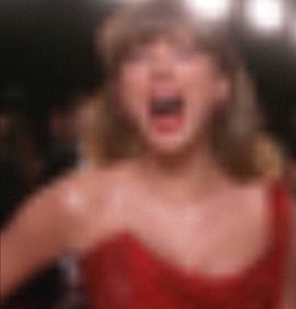GuiSoarezb's tweet photo. É muito divertido ver o malabarismo de alguns swifts pra defender esse álbum de descartes q é o Showgirl, é culpa de vcs a Taylor ter virado uma caricatura dela mesma https://t.co/2LluKctNqr