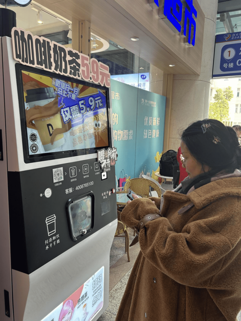 BrookePosttk5's tweet photo. Just tried the new smart café self-order kiosk—no more waiting in lines, 2 mins to grab my perfect oat latte  Game changer for busy mornings!， https://t.co/i3bsoCNA5d