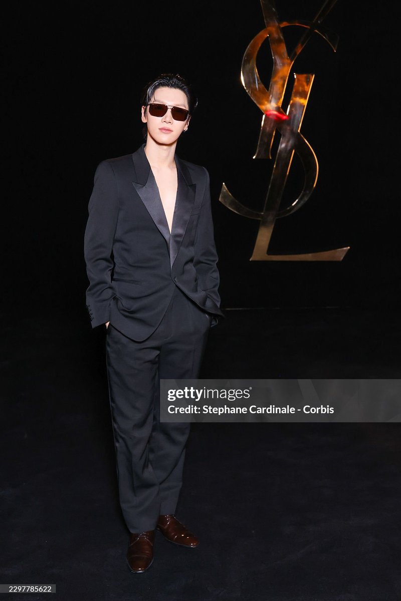 10velysOnStream's tweet photo. Golden status for the ultimate fashion icon. Nobody carries YSL with this much class and attitude like TEN. 🇫🇷✨🖤💜

TEN AT SAINT LAURENT SUMMER27 
#TENforYSLPFW27
#Saintlaurentxten https://t.co/XjaGNeM8ec