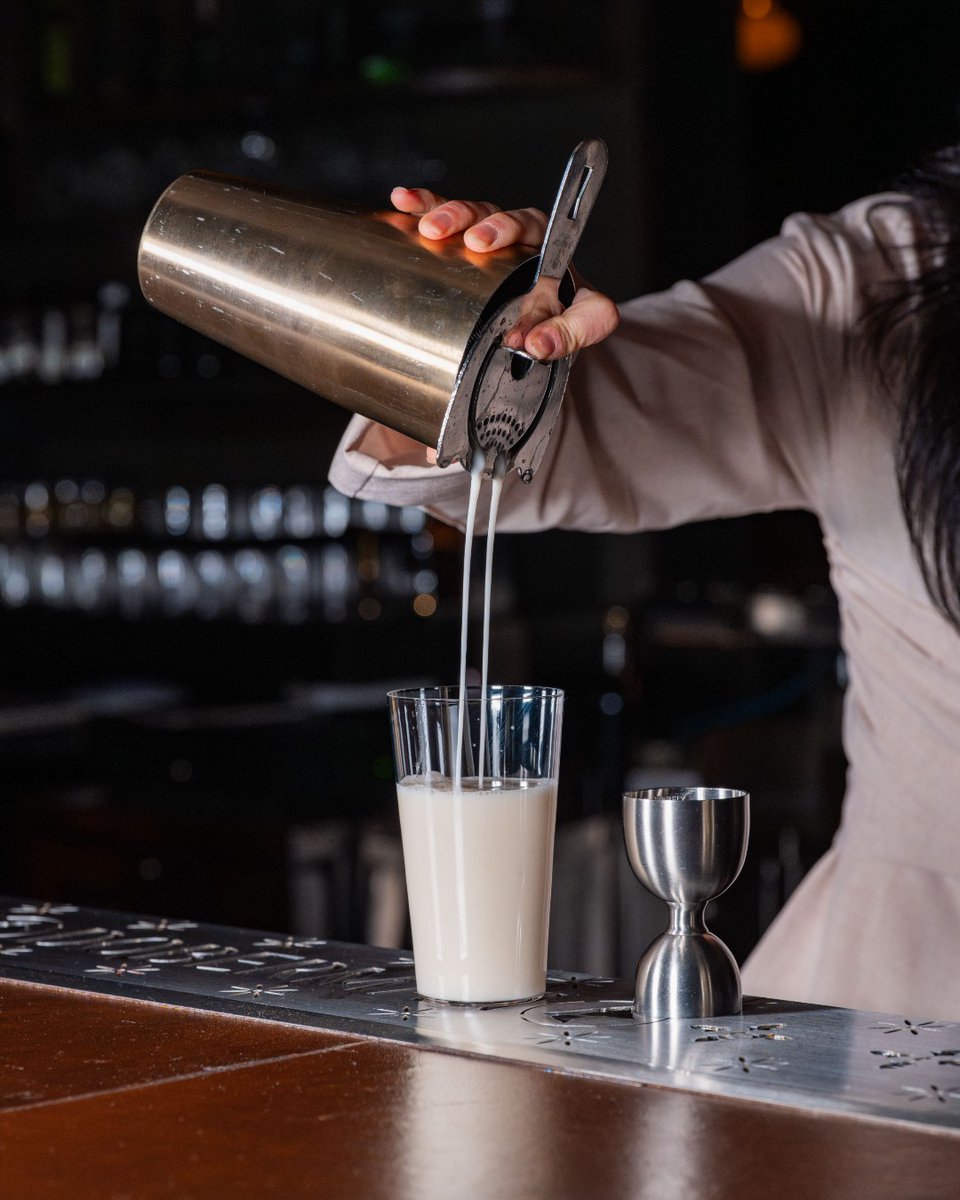 dobermandtlv's tweet photo. Tom Kha Fizz 🥥

Inspired by the iconic Thai Tom Kha Soup, this cocktail blends creamy coconut, zesty citrus, and aromatic spices for a bold twist. 🍹✨

📸 starchefs https://t.co/rIPtpmBCnc