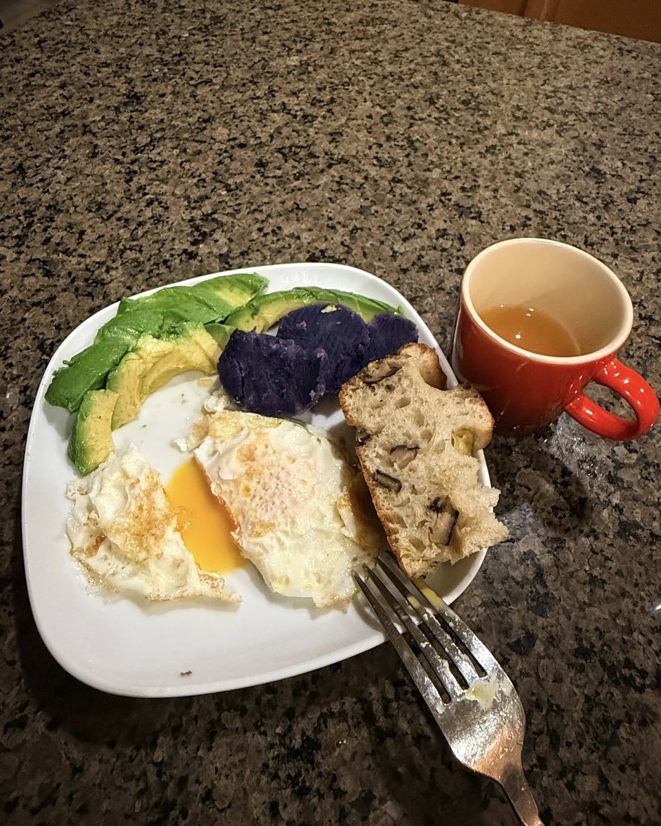 JeneKappelyv's tweet photo. Breakfast on a cold morning. Can I go back to bed afterward? December 9, 2025 https://t.co/Z68S1RBi6S