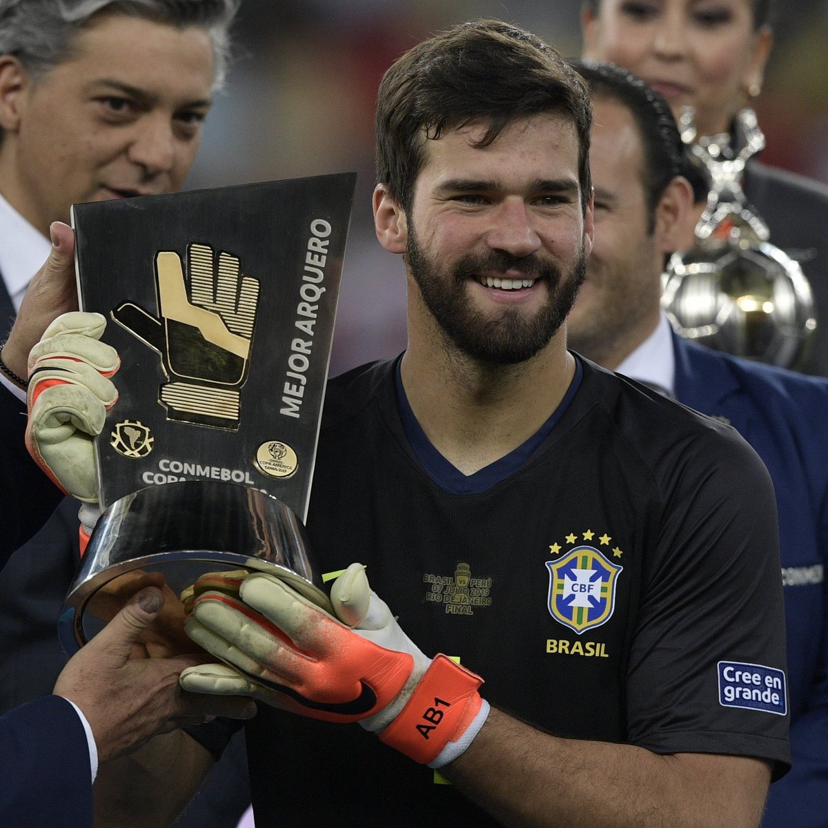 marcaejoga_'s tweet photo. E não estamos falando apenas do melhor goleiro Br nos últimos 15 anos. Alisson também passou anos sendo reconhecido como um dos melhores do mundo. 🌎🧤

🎖️ Melhor goleiro da Serie A 2017/18
🎖️ Melhor goleiro da Copa América 2019
🎖️ Melhor goleiro da UEFA 2018/19

E tem mais👉 https://t.co/1fIs40aHlc