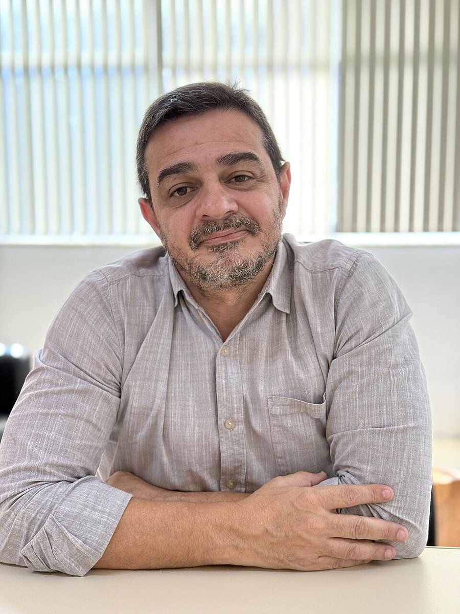 teagoliveira's tweet photo. Peço, aos amigos do RJ, voto no Prof. Dr. Elias Jabbour. É o único candidato que peço voto. 

O acompanho há anos. Li seus livros. Admiro suas idéias. Gostaria de ver como ele atuaria sendo parlamentar.

Não tenho qualquer ligação com ele. Não o conheço. Nada me foi oferecido. https://t.co/Cv52v0o2dm