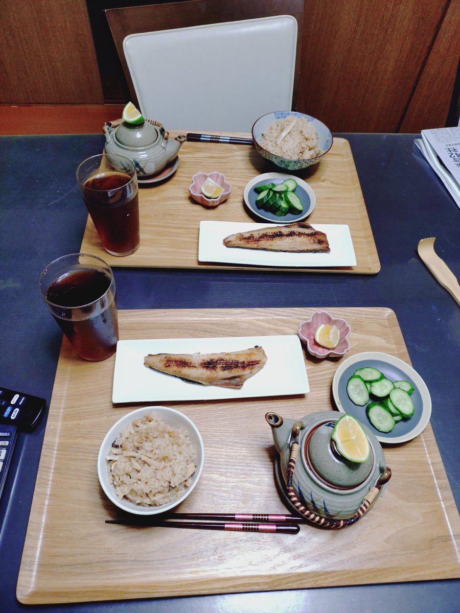 mrschild3's tweet photo. 昨日長野の
グリーンファームに　初めて行った。
もちろんお目当ては
松茸
孫娘が
「松茸ってどんなの？
どんな味？食べてみたい」
と昨年から言ってて、買ってきて松茸ご飯にして娘2人のうちに配って、それぞれの家に2本あげました。
安すぎてびっくり！
普通の5本大きいの2本で6000円！採れたて！ https://t.co/4OTCakHvtV