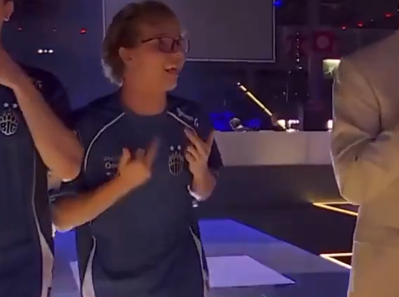 theebiggestshk's tweet photo. WHOS WORSE? PETERBOT OR VICO?  Peterbot says the N-word, has ego and clip farms /trolls  “LMAOOO PETE 😂🔥”  Vico flips Pete off, dances, shows personality → “cringe loser, you deserve it”  So which is it? 😭 https://t.co/QRtZu2vHNZ