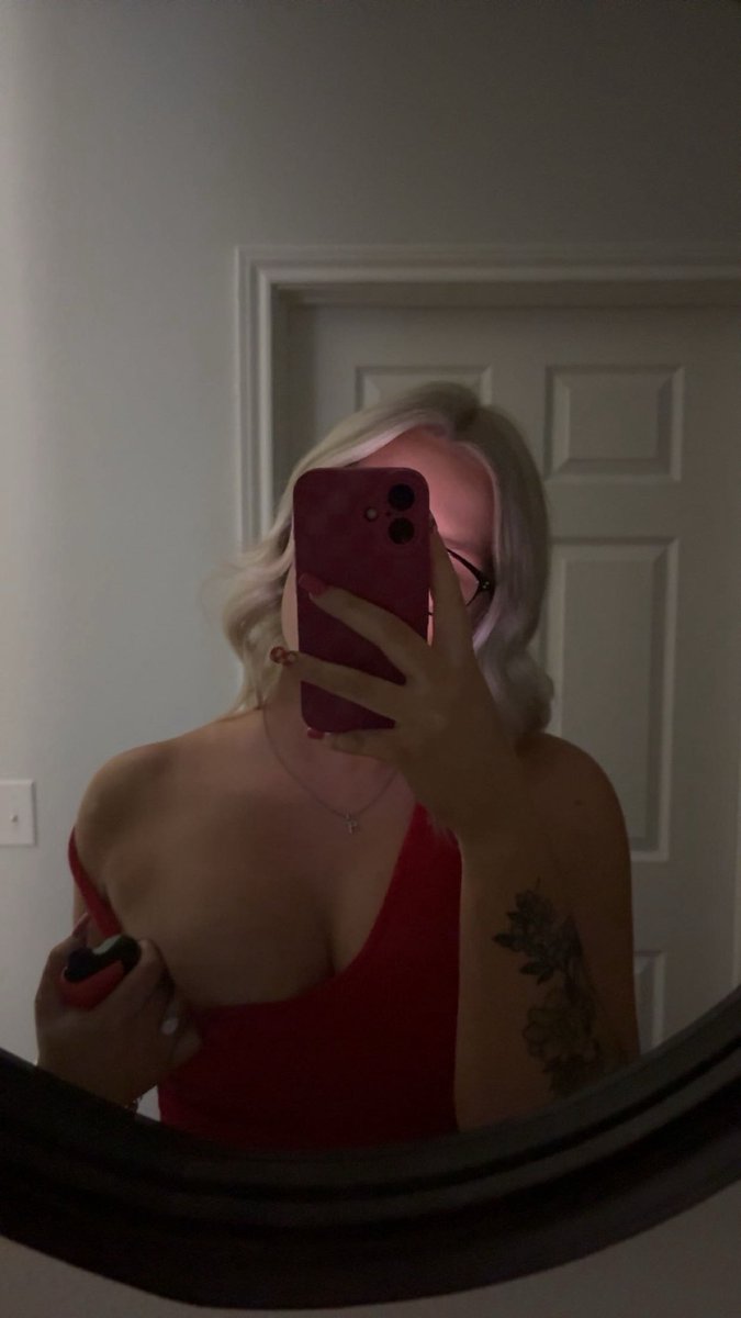 bbbabe_xo's tweet photo. titty tuesday, but with blonde hair 😛#nsfwtwtًً #OF #pawg https://t.co/7R4Qqdkt2E
