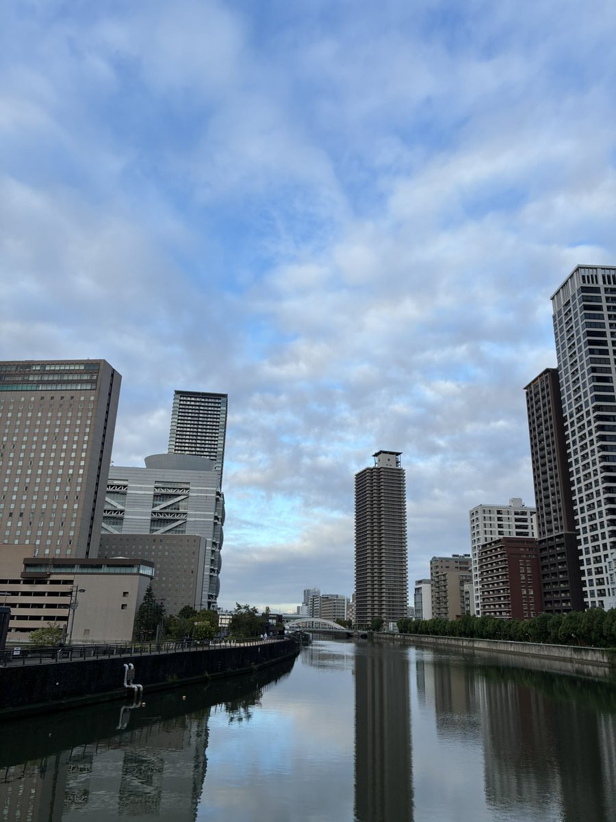 ecotriathlete's tweet photo. おはようございます☀️9月最終日の今日の朝ランは
adidasのHYPERBOOSTEDGE履いて中之島BANKS周回7km弱のイージージョグ💨今月も元気に走れた事に感謝🙏さあ、シャワー🚿浴びて出社します👨💼 #朝ラン #adidas #HYPERBOOSTEDGE #中之島BANKS #イージージョグ #感謝 https://t.co/vl0RfuDk5l