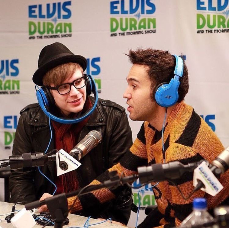 _blueber_ry's tweet photo. the way they look at eachother means so much to me https://t.co/eLcW5f4uPX