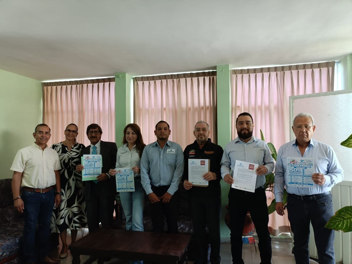 durangofedessp's tweet photo. Firma de convenios de la FEDESSP DURANGO con el Corporativo Universitario CUCED, con la Óptica Visión 645, Análisis Clínicos SMMART y Zona Óptica https://t.co/Wnc0TnB3L8