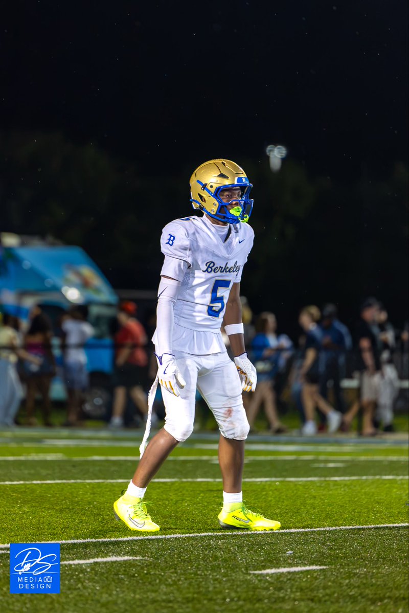 _MarshaunP's tweet photo. Will be at Columbia SC,This Saturday Oct 3th for South Carolina vs Kentucky,Thank you Coach @dru_lindler for the invitation can’t wait to experience the atmosphere @StagsRecruiting @PRecruiting7 @PrepRedzoneSC @BerkeleyStagsFB @CoachBWelch @BruceElling10 @elodge4 @CoachFaulkner10 https://t.co/4N3xm9bPAm