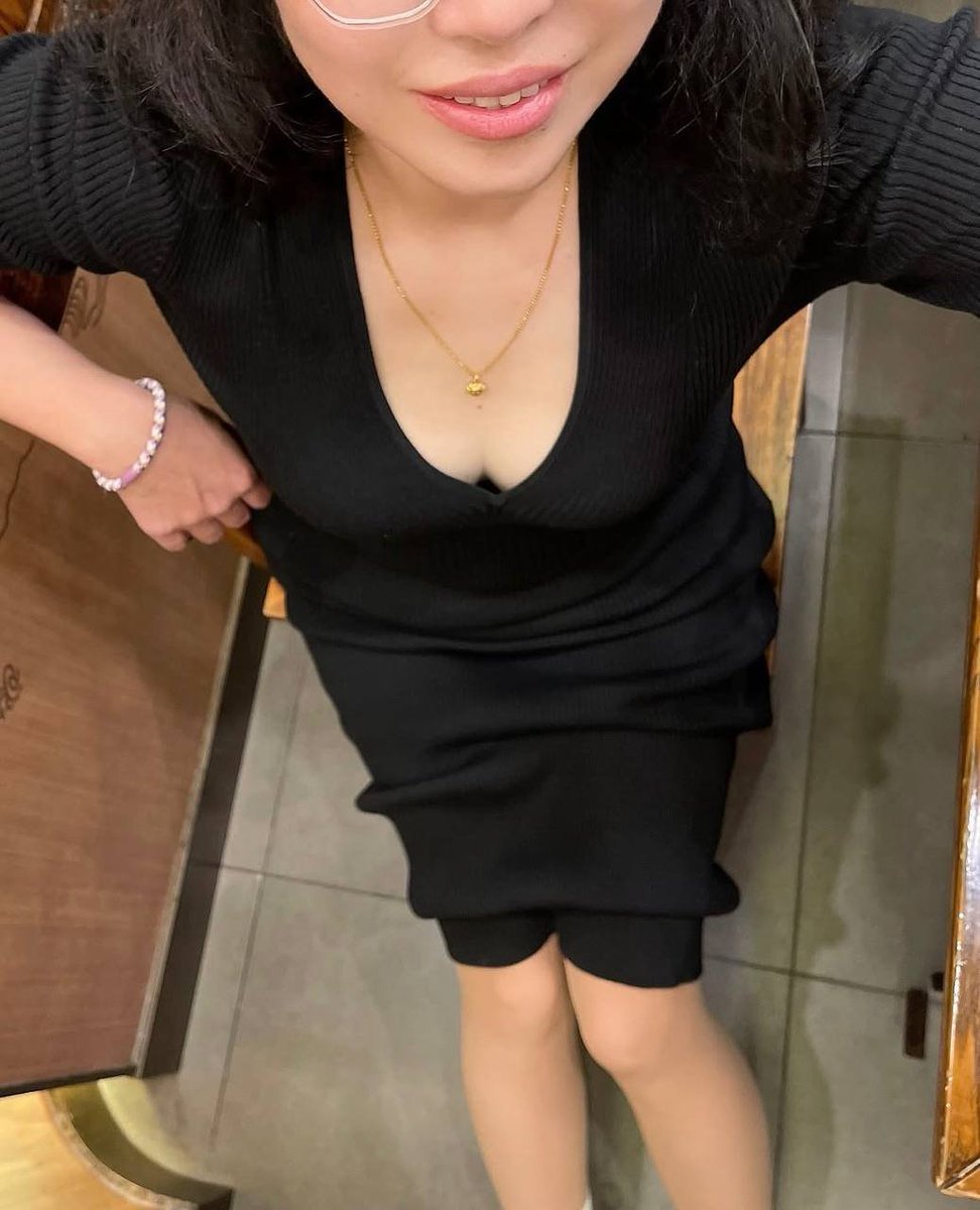 danielle43jo6's tweet photo. 90后已婚女教师，第一次在X发露脸照片  会有人喜欢吗？ https://t.co/2HkHFPxqDT