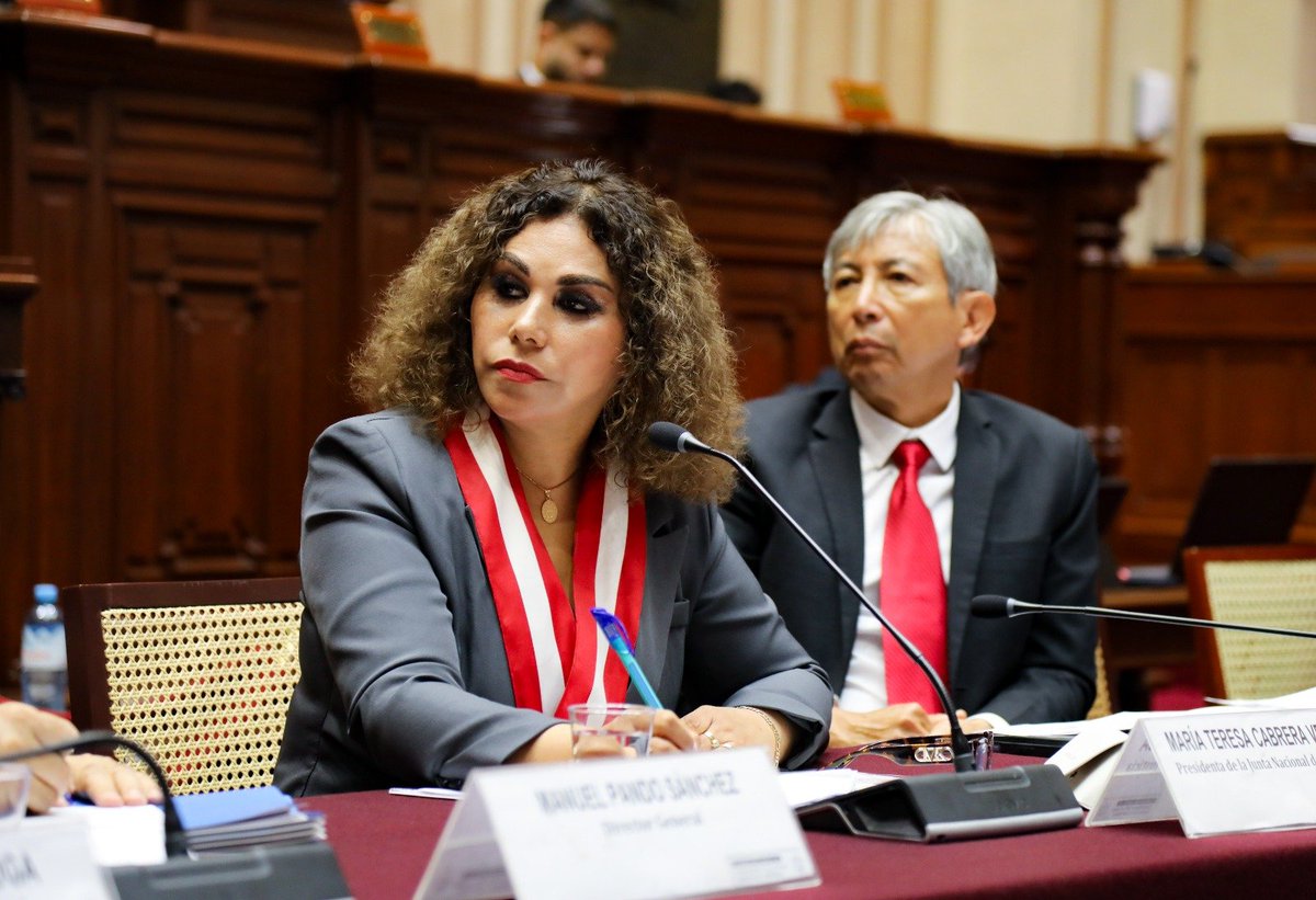 JNJPeru's tweet photo. 📸 ✨ Revisa las imágenes de la sustentación de presupuesto institucional del Año Fiscal 2027, por parte de la presidenta de la Junta Nacional de Justicia, doctora María Teresa Cabrera Vega, ante la Comisión Bicameral de Presupuesto del Congreso de la República. (1/2) https://t.co/UdW6jTMYnU