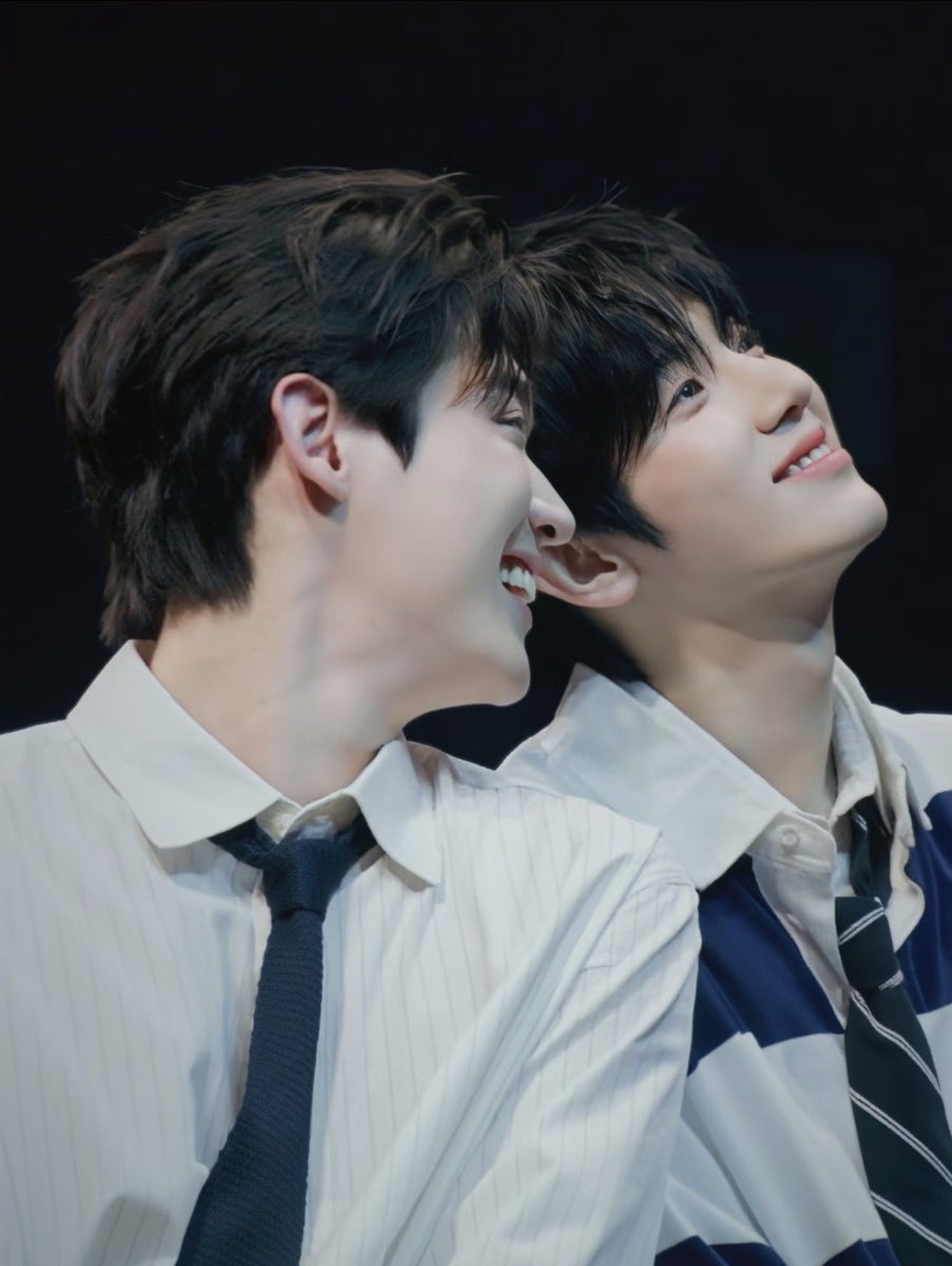 jester_my's tweet photo. Mới sáng sg mưa sấm đùng đùng nên lò mò dậy luôn🤣🤣🤣

YOONSIK SIWOO Pour Toujours

#YOONSIK_SIWOO_PFWSS27
#KIMYOONSIK 
#PARKSIWOO https://t.co/yNNDSuo3RA