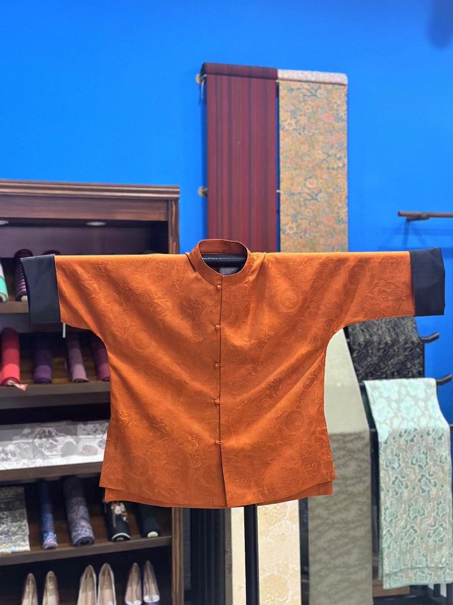 ahmadidris07's tweet photo. Found a vintage Mao-quality item—classic style that never fails, no fancy frills, just real vibe! https://t.co/6xZuNHihn8