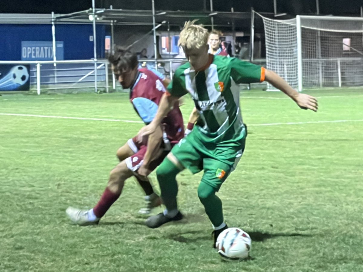 20MarkF's tweet photo. Combined Counties League Premier South 

Badshot Lea (1) 1

Yateley United (0) 0

Wishing players unfortunately injured in this closely contested game a speedy recovery.

Glossy Prog Att:131

p.s. A Wolves supporter Manager for a team nicknamed the Baggies!

@NonLeagueCrowd https://t.co/aJSLaSrLXs