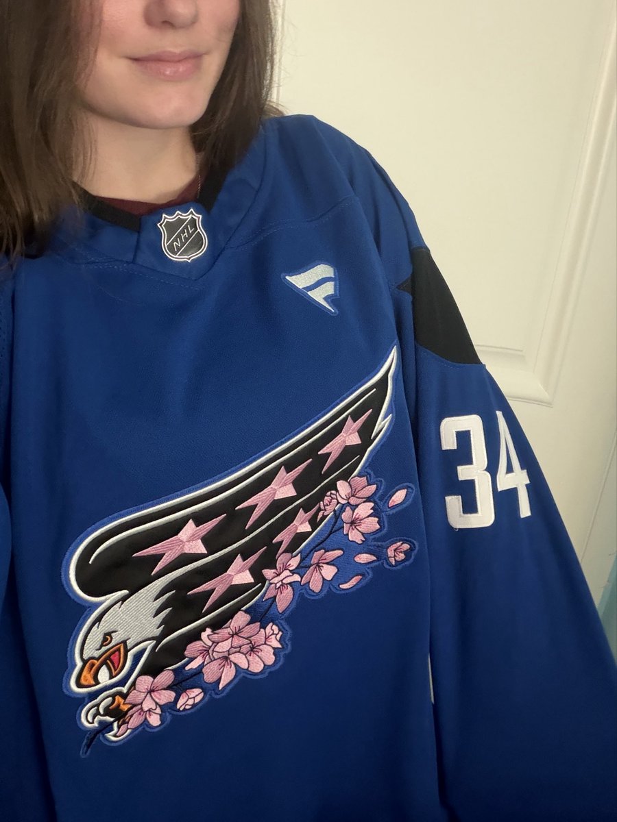 LTtruther's tweet photo. #hockeytwt intro since i finally have a dedicated account !

⟡ em, she/her, 22
⟡ maryland + denmark down
⟡ #ALLCAPS 
     ⤷lt48, rl9, tw43, js34
⟡ lowk a sidgeno softie oops
⟡ everyone but vegas welcome (srry dowd)

let’s be moots😋 https://t.co/uNrNSzABzi