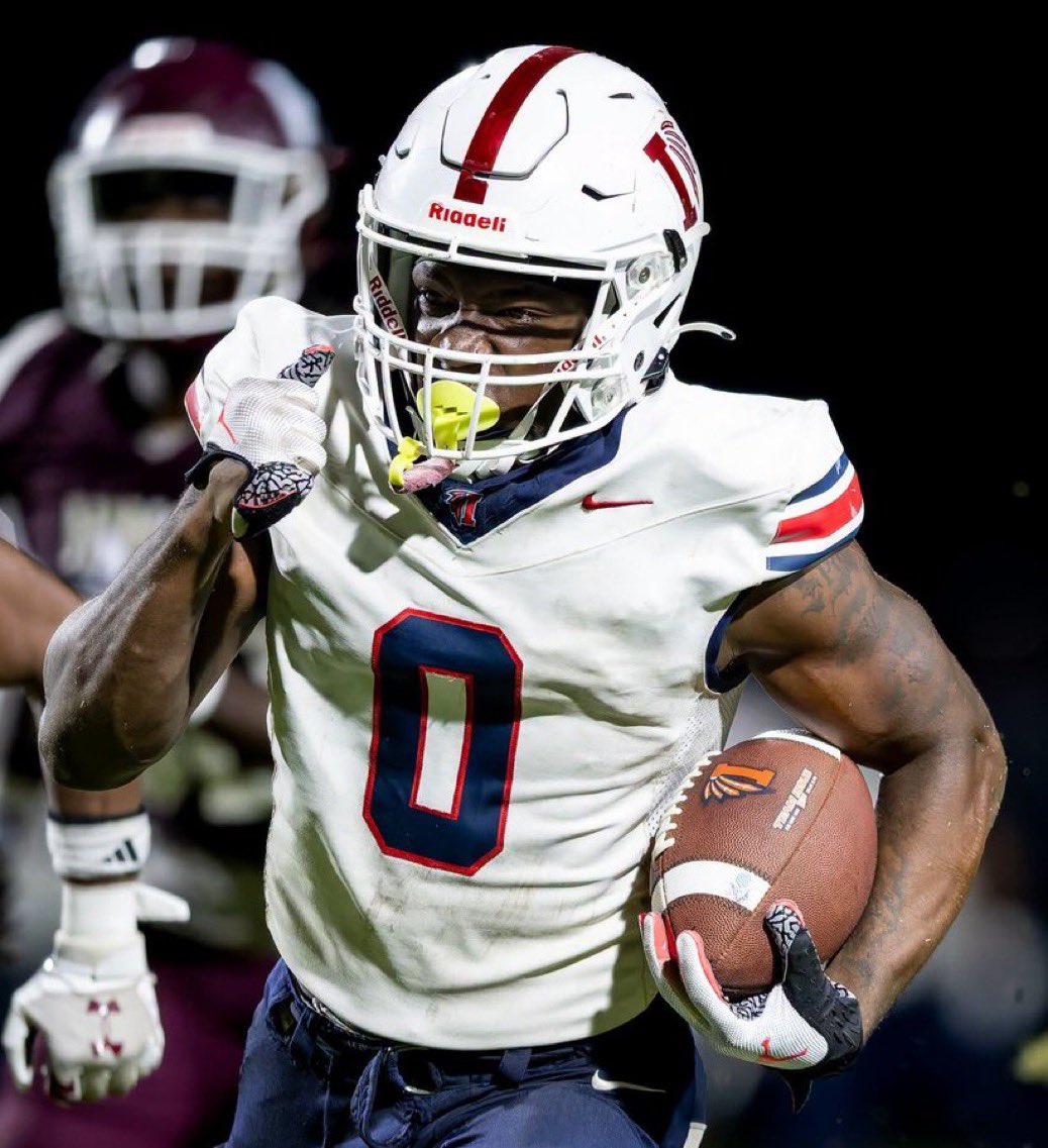 JUCOFFrenzy's tweet photo. 2027 (@LetsGoICC) JUCO RB @TyGrier11 was offered by Virginia Tech @HokiesFB 
HL https://t.co/9i0MV9w2L8 https://t.co/TwYDVBwkyH