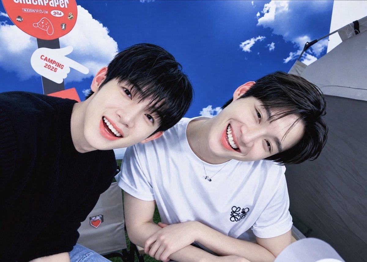 SikWoo9801's tweet photo. Cứ tự tin bước về phía trước nhé. Paris hôm nay là một cột mốc, nhưng chắc chắn không phải điểm cuối. Mong rằng sau ánh đèn của Paris, hai em sẽ còn gặp thật nhiều sân khấu lớn hơn, nhiều cơ hội hơn và thật nhiều khoảnh khắc khiến hai em mỉm cười.

YOONSIK SIWOO Pour Toujours
#YOONSIK_SIWOO_PFWSS27