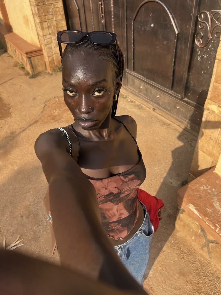 FAITHOVERFvqru's tweet photo. BLACK IS RARE 🌺🖤 https://t.co/vdVJfvhezJ
