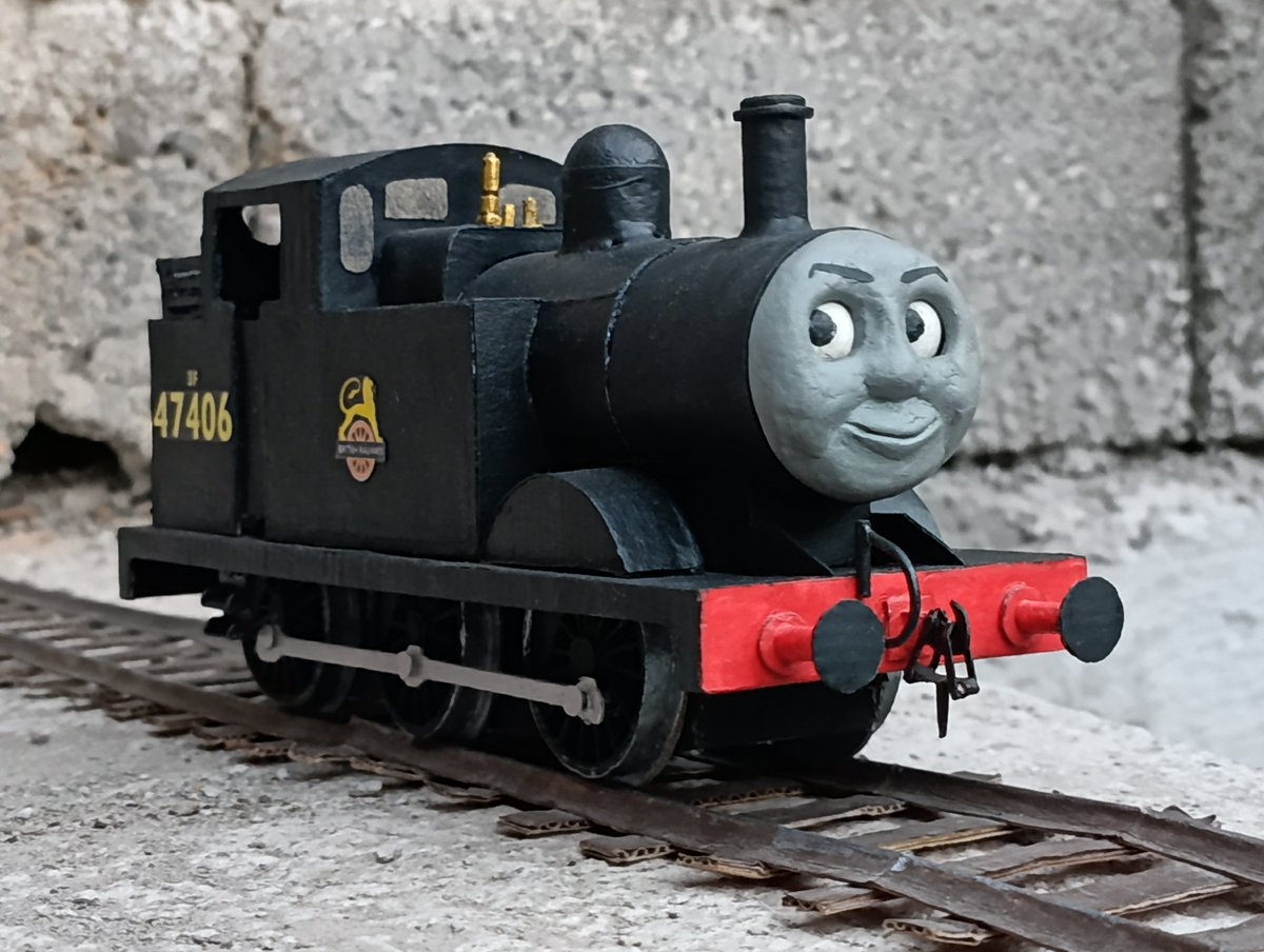 antimattel2022's tweet photo. I present to you my Gauge 1 Cardboard "Jinty The Tank Engine".
I made it by reusing the body and chassis of an old Thomas model with modifications and a flat running board to make it look like a simplified version of Jinty (if it had appeared in season 1).
I hope you like it. https://t.co/SQCiAgSo1V