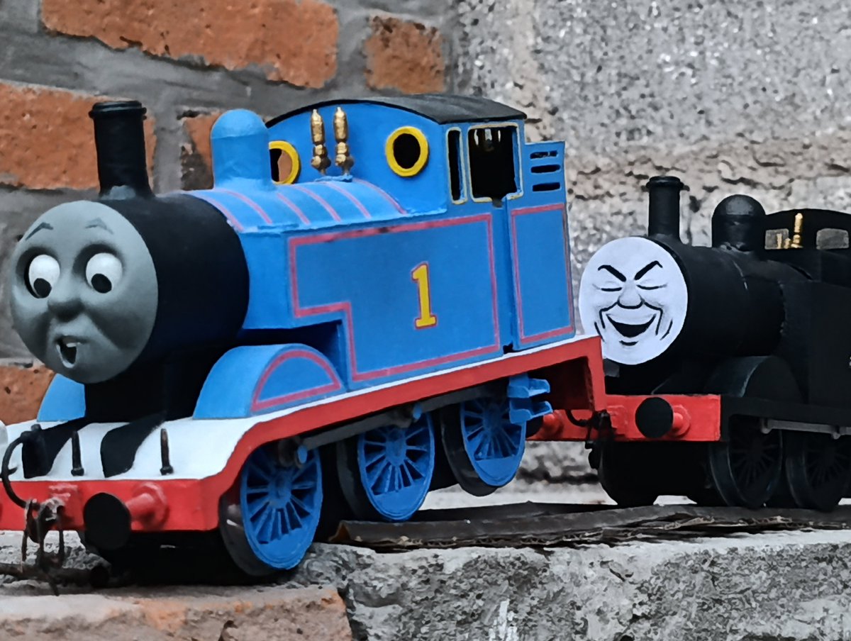 antimattel2022's tweet photo. I present to you my Gauge 1 Cardboard "Jinty The Tank Engine".
I made it by reusing the body and chassis of an old Thomas model with modifications and a flat running board to make it look like a simplified version of Jinty (if it had appeared in season 1).
I hope you like it. https://t.co/SQCiAgSo1V