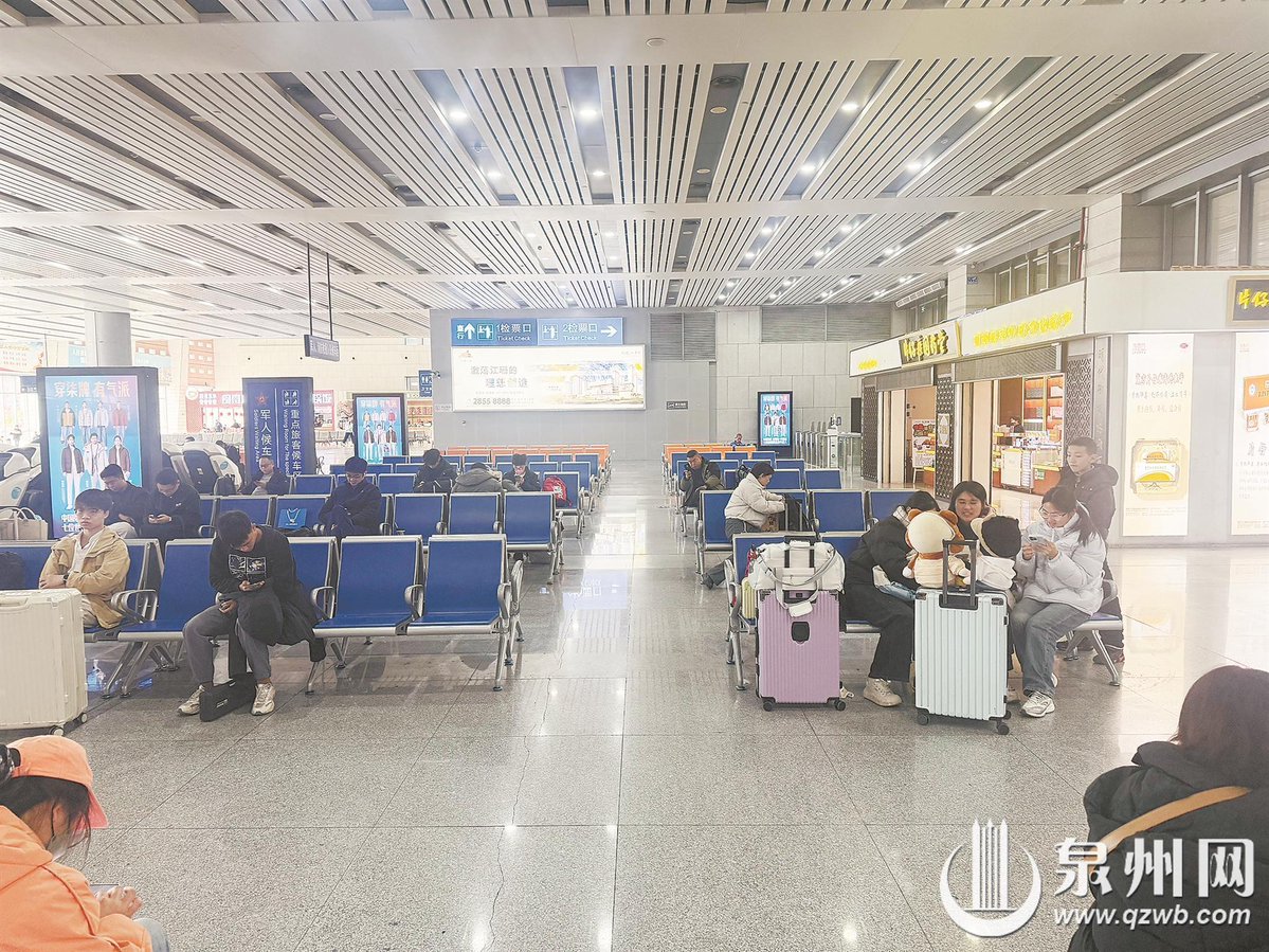 XiJI6zhypoAY3UX's tweet photo. I'm waiting at the ticket counter, sinking into my seat after grabbing my train ticket. https://t.co/rIn6JZwMAi