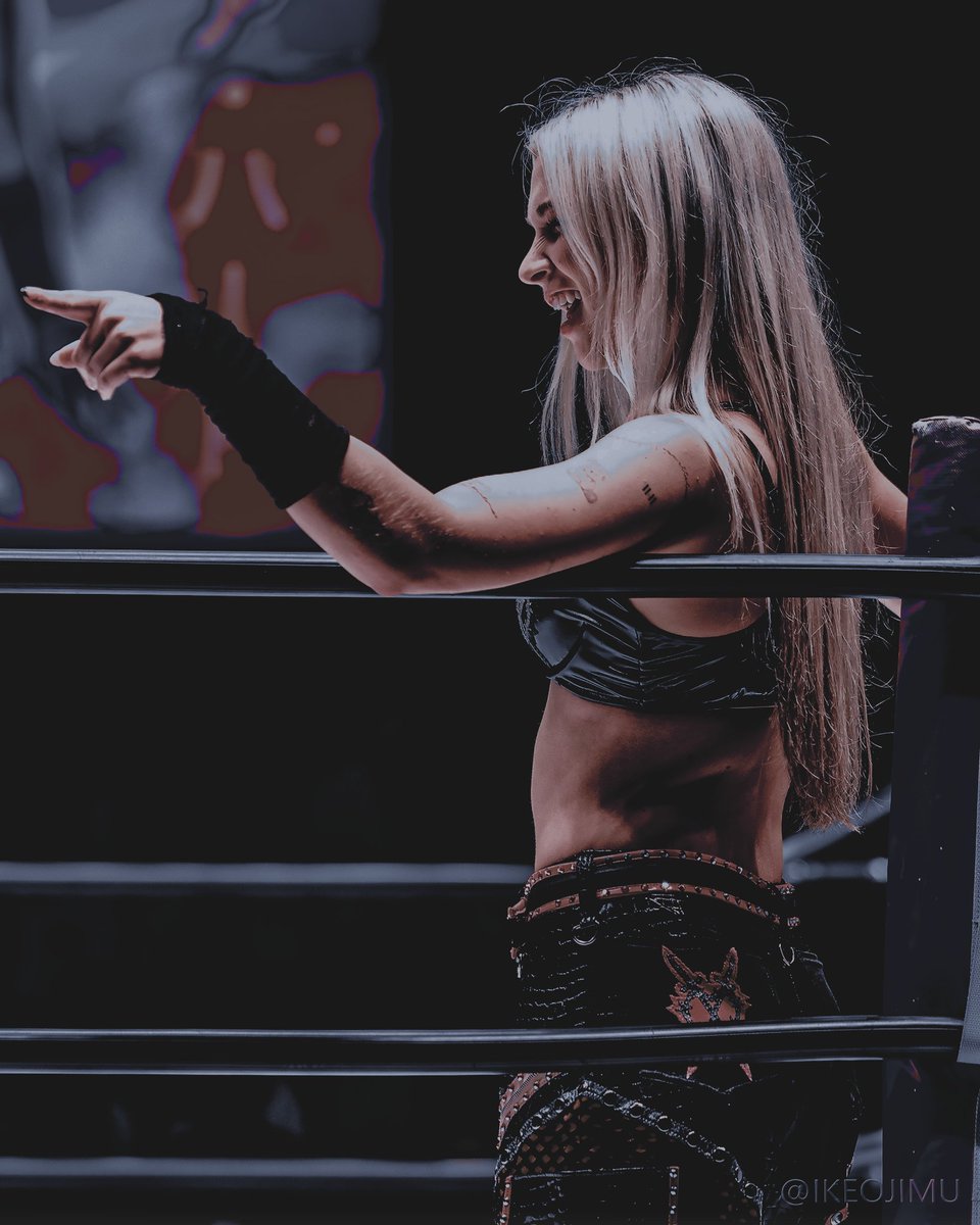 HEXEDxSAINT's tweet photo. i’m  just  a  girl. https://t.co/L20cxQz849