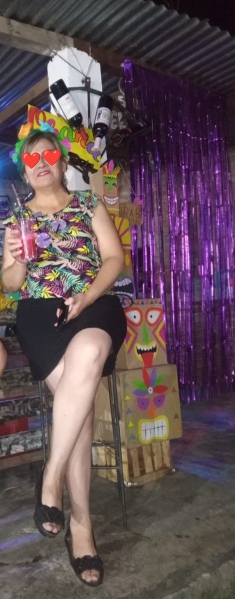 Qlevalga3h6pg's tweet photo. Mi señora madre y sus curvas,47 años toda una milf para mí...
#mom #momson #mommilf #milf #bigass #sexylegs #aporteanonimo #cuckson #madura https://t.co/YqwxQlVJRP