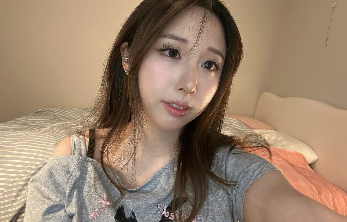 nolobolo123's tweet photo. How can you see Celine’s cute face and not cum on it? 🫣 https://t.co/QTdn8JIwto